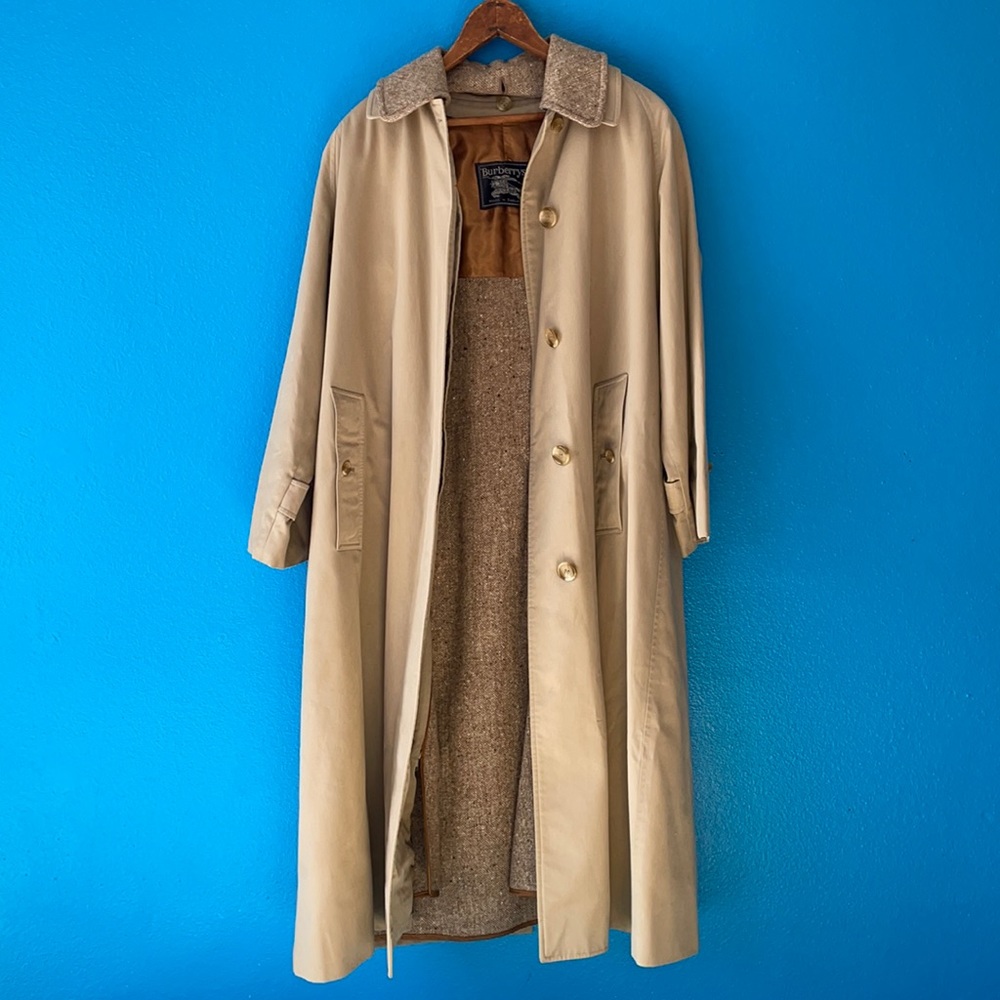 Vintage Burberry/“Burberry’s” Trench Coat. Like-new.
